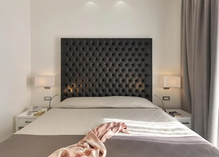Palazzo Montefusco Pensión 4*