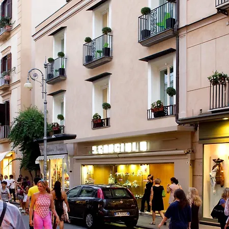 Affittacamere Palazzo Montefusco 4*