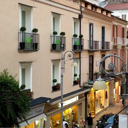 Palazzo Montefusco Affittacamere 4*