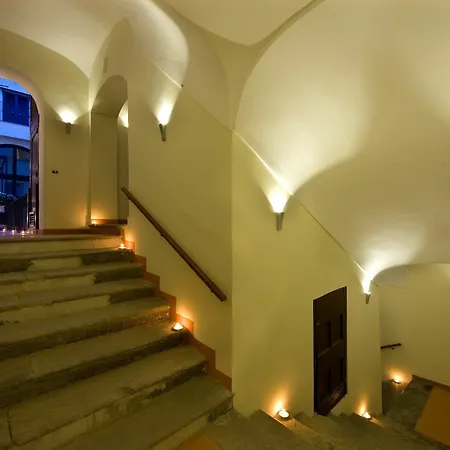 Affittacamere Palazzo Montefusco 4*